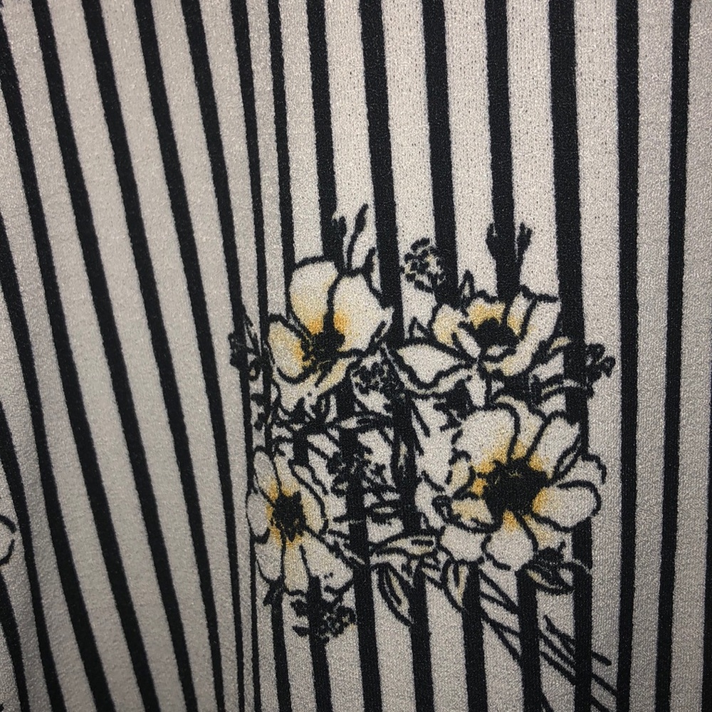 Floral Top - Picture 2 of 2